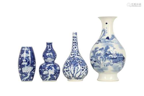 FOUR CHINESE BLUE AND WHITE VASES.