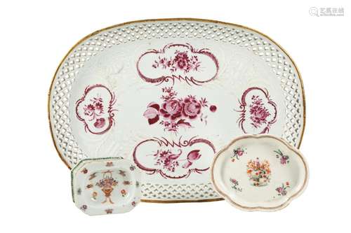 A CHINESE FAMILLE ROSE RETICULATED TRAY, SALT AND A SPOON TR...