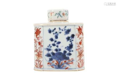 A CHINESE IMARI TEA CADDY AND COVER.