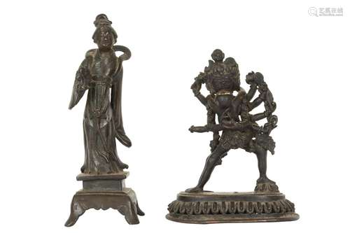 A CHINESE BRONZE FIGURE OF A LADY.