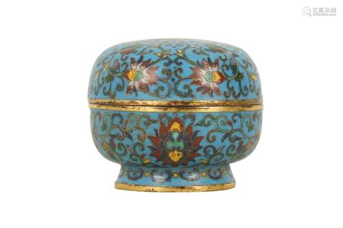 A CHINESE CLOISONNÉ ENAMEL CIRCULAR BOX AND COVER.