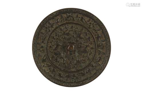 A CHINESE BRONZE 'LION AND GRAPEVINE' MIRROR.