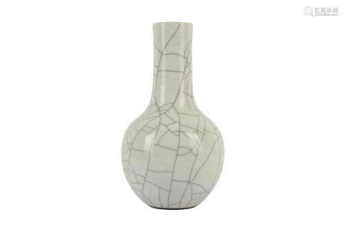 A CHINESE CRACKLE-GLAZED BOTTLE VASE.