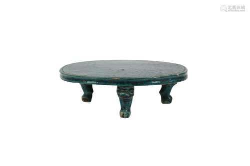 A CHINESE TURQUOISE-GLAZED STAND.