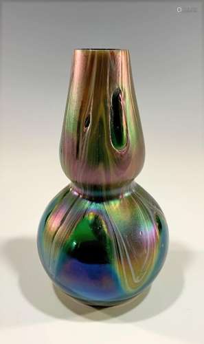 Art Glass Vase Attributed to Loetz, Carrageen