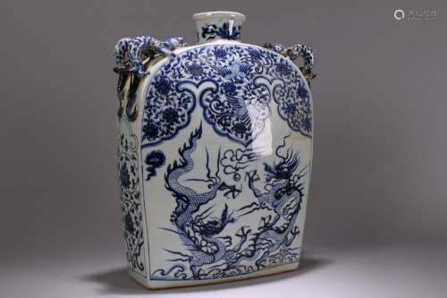 A Chinese Green-coding Porcelain Fortune Vase