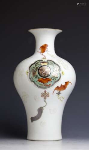 Qing Dynasty - Shendetang Fasting Vase