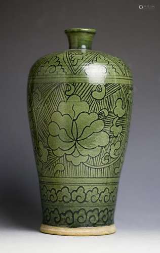 Song Dynasty - Green Glazed Vase