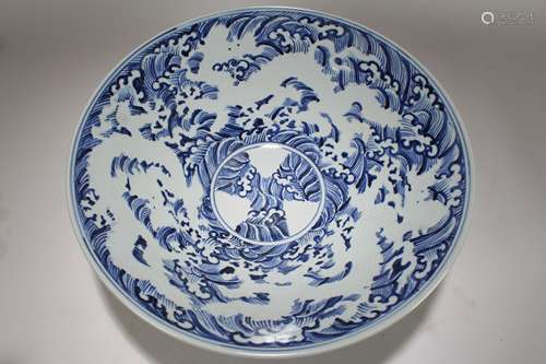 A Chinese Massive Dragon-decorating Blue and White