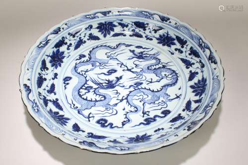 A Chinese Dragon-decorating Blue and White Fortune