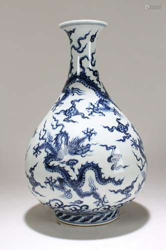 A Chinese Vividly-detailed Blue and White