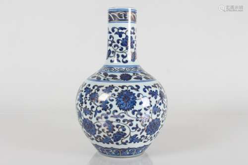 A Chinese Gilt Ancient-framing Blue and White Porcelain