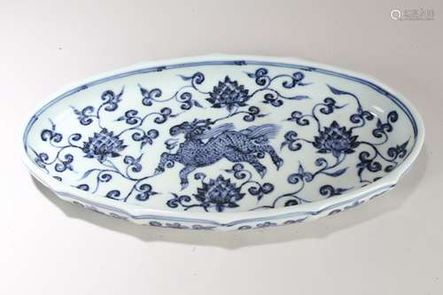 A Chinese Blue and White Fortune Porcelain Dish