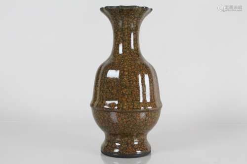 A Chinese Crack-glaze Porcelain Fortune Vase