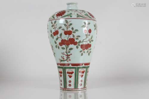 A Chinese Fruit-fortune Porcelain Fortune Vase