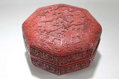A Chinese Square-based Dragon-decorating Lacquer