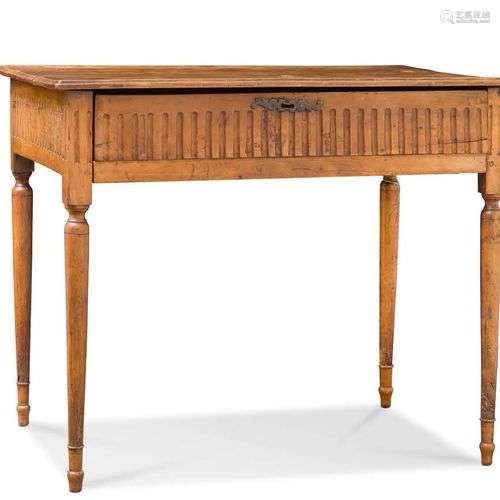 Petite table rectangulaire en bois naturel, ouvrant par un t...