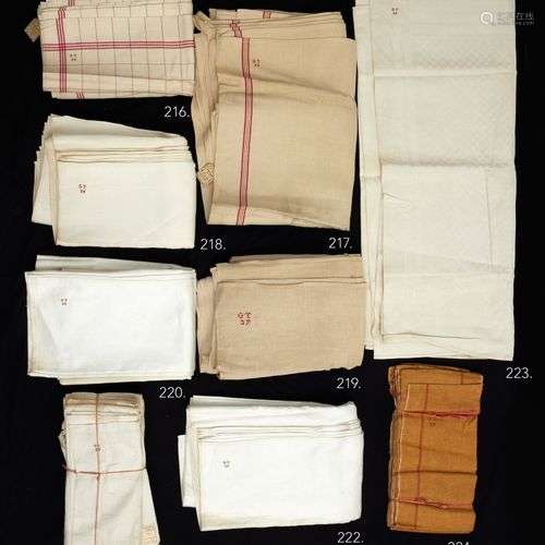 Lot de douze serviettes de toilette,