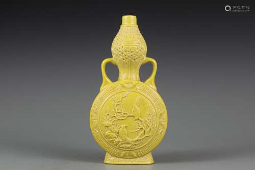 清乾隆 黃釉雕刻花鳥葫蘆扁瓶