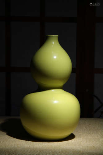 清 黃釉葫蘆瓶