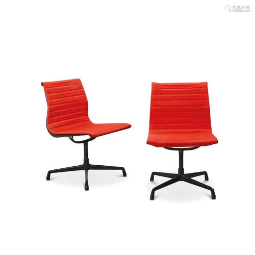 CHARLES E RAY EAMES Due sedie 'Aluminium Group' pe...