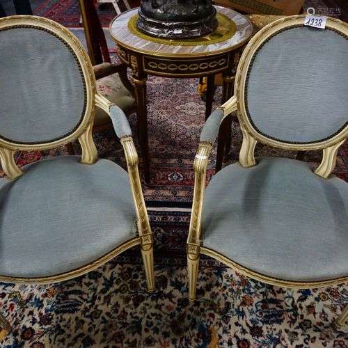 2 ARMSTOELEN IN LOUIS XVI STIJL