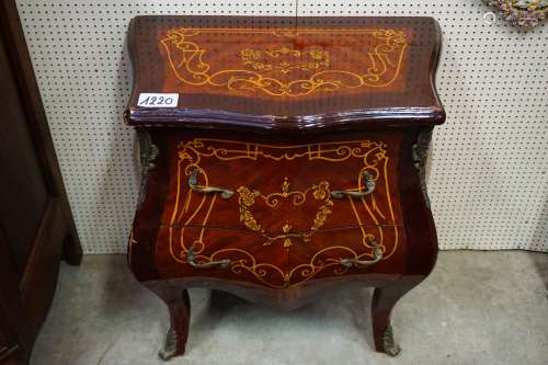 GEBOMBEERDE MARQUETTERIE COMMODE