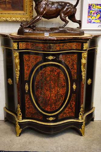 MOOIE GEBOMBEERDE DRESSOIR IN BOULLE STIJL