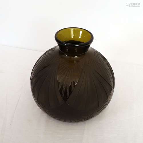 VASE BOULE ART DÉCO EN VERRE VERT d'Auguste Claude HEILIGENS...