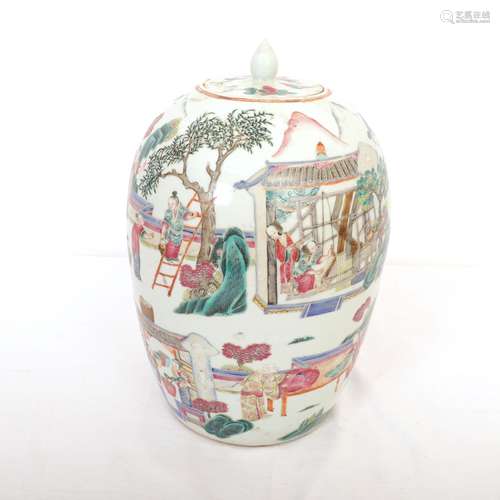 VASE COUVERT EN PORCELAINE POLYCHROME À décor de paysages an...