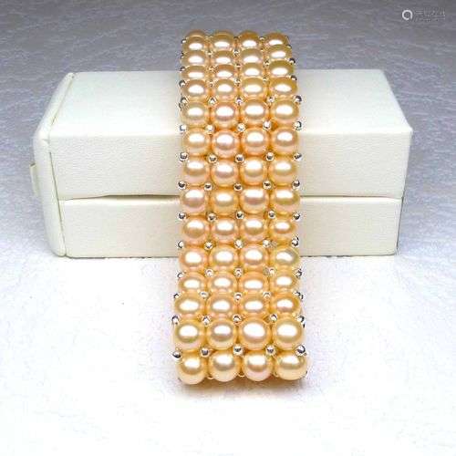 Un bracelet 4 rangs en Perles de culture Naturelles couleur ...