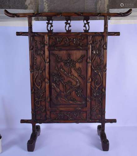 A LARGE 19TH CENTURY CHINESE CARVED HONGMU SCREE…