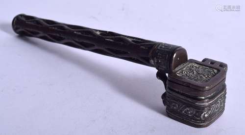 A 19TH CENTURY JAPANESE MEIJI PERIOD BRONZE TRAVELLING