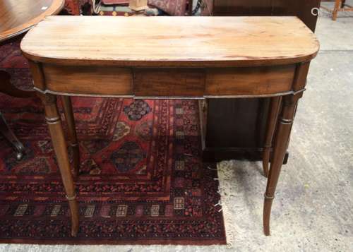 A GEORGE III STRIPED BACK MAHOGANY D-SHAPED TABLE. 80 x