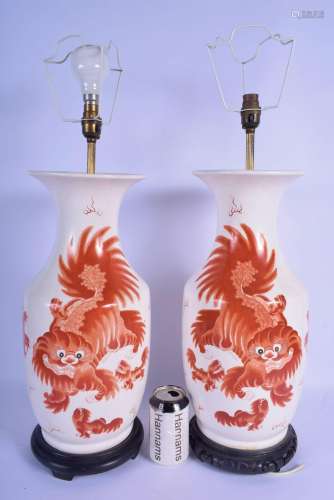 A PAIR OF CHINESE PORCELAIN VASES 20th Century,
