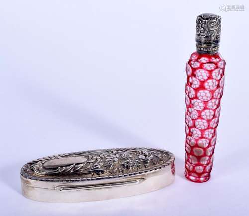 AN ANTIQUE SILVER AND CRANBERRY GLASS SCENT BOTTLE