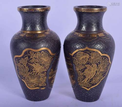 A LOVELY PAIR OF 19TH CENTURY MEIJI PERIOD GOLD AND