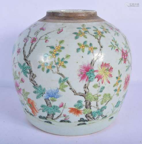 A LATE 18TH/19TH CENTURY CHINESE FAMILLE ROSE PORCELAIN