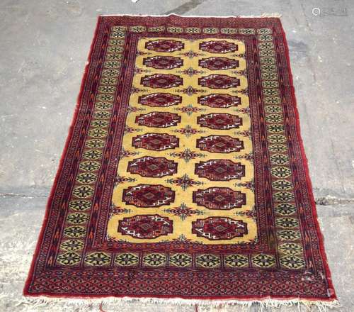 A FINE ANTIQUE RED AND BEIGE GROUND MIDDLE EASTERN R…