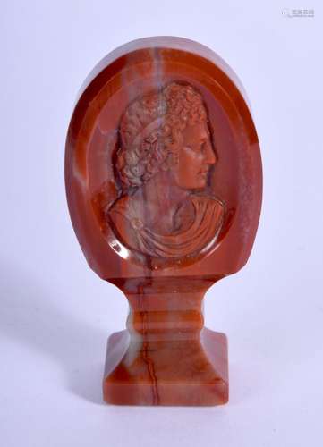 A FINE 19TH CENTURY EUROPEAN CARVED AGATE SEAL for…