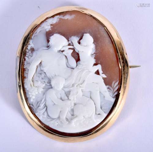 AN ANTIQUE YELLOW METAL MOUNTED CAMEO BROOCH decora…