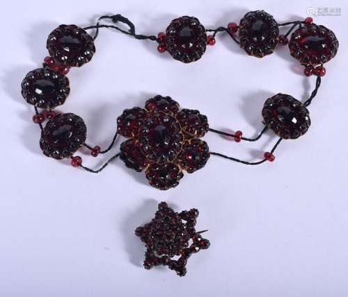 AN ANTIQUE GARNET NECKLACE together with a brooch. 34