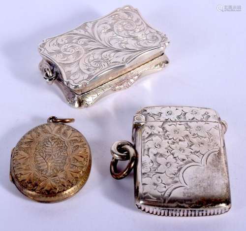 AN ANTIQUE SILVER VESTA etc. Birmingham 1871 & later.