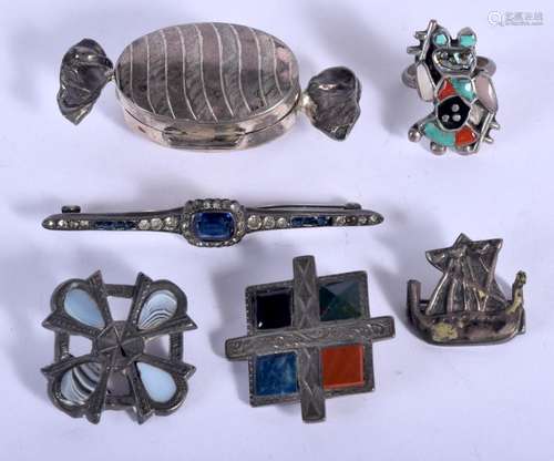 A SILVER SWEETIE BON BON together with other silver. 43