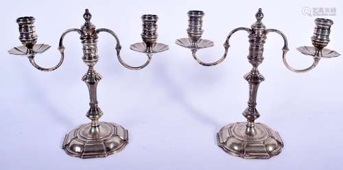 A PAIR OF 1960S SILVER CANDLESTICKS. London 1967. 1046