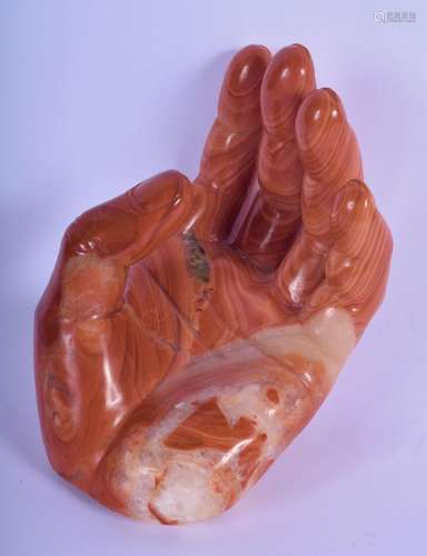 A CHARMING EARLY 20TH CENTURY CARVED AGATE SCULPTUR…