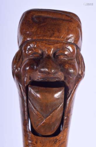 AN 18TH/19TH CENTURY EUROPEAN CARVED FOLK ART NUT