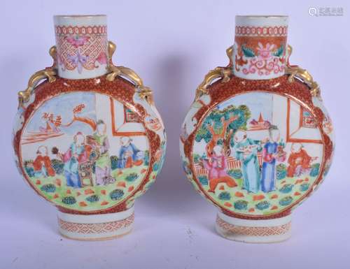 A PAIR OF LATE 18TH CENTURY CHINESE FAMILLE ROSE