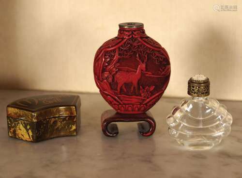 CHINESE QING CINNABAR LACQUERED SNUFF BOTTLE