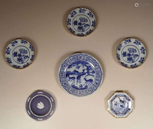 COLLECTION OF 6 BLUE AND WHITE PLATES